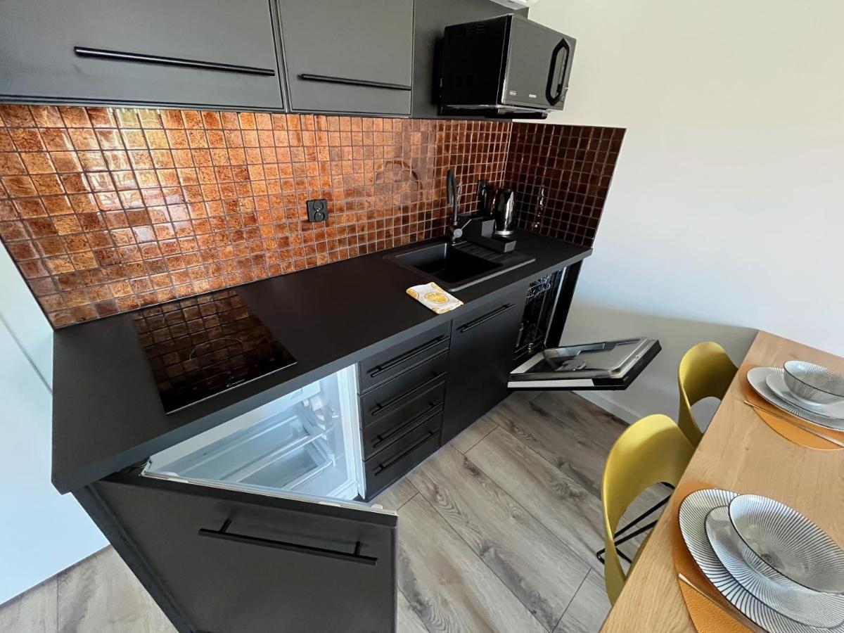 Green Port Spa Kolobrzeg Stylowy Loft- W Cenie Klimatyzacja, Baseny, 2 Jacuzzi, Sauna, Szlafroki, Bawialnia 外观 照片